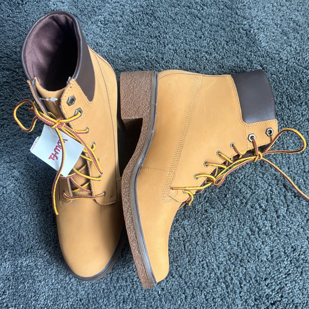 ❄️Timberland (9.5) Women's Yellow and Brown Boots❄️